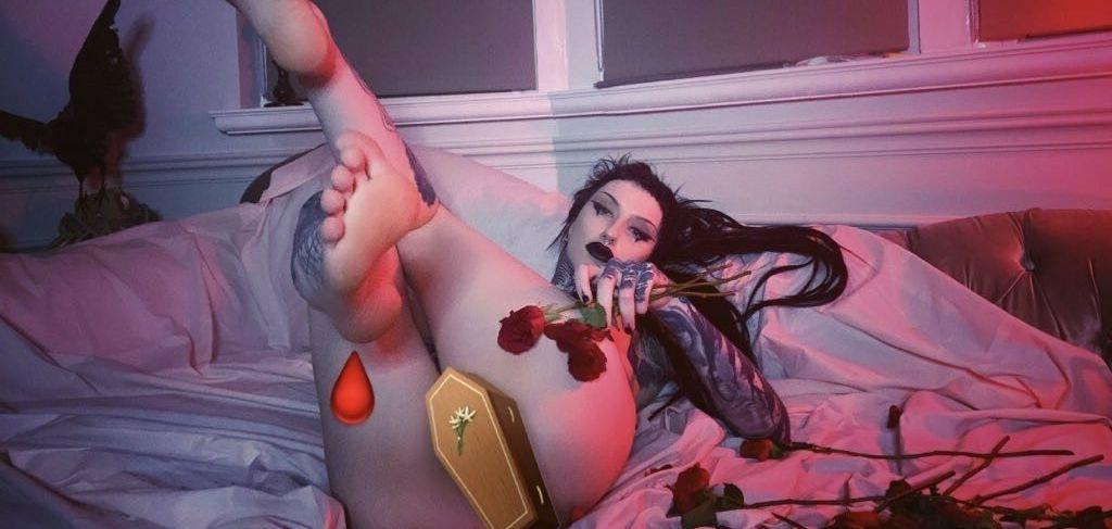 12P Erotic Funeral nude