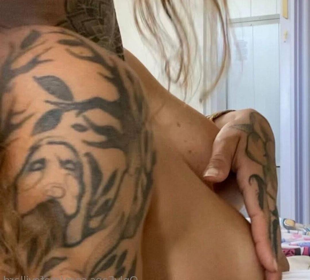 25P Ferfreits nude