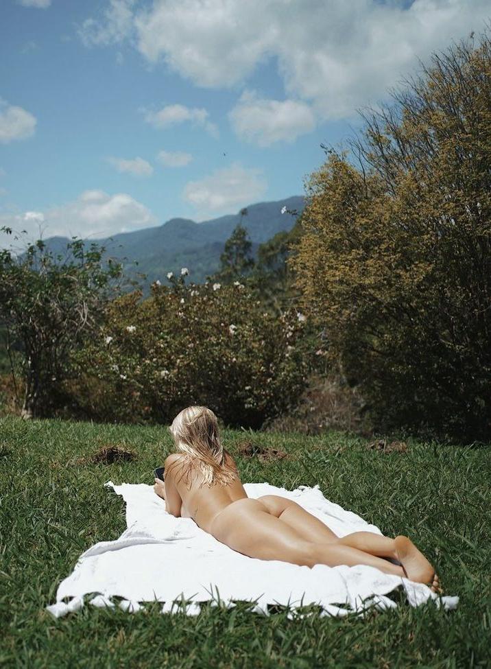 25P Rosie Van nude