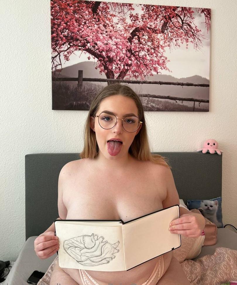 25P Hailey Davis nude