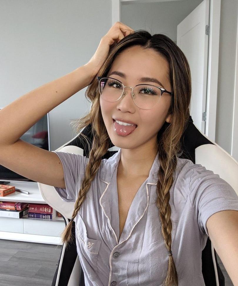 18P Trulyyoulee nude