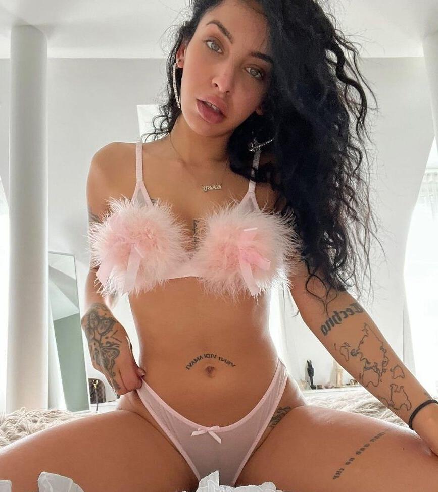 14P Sara Benamara nude