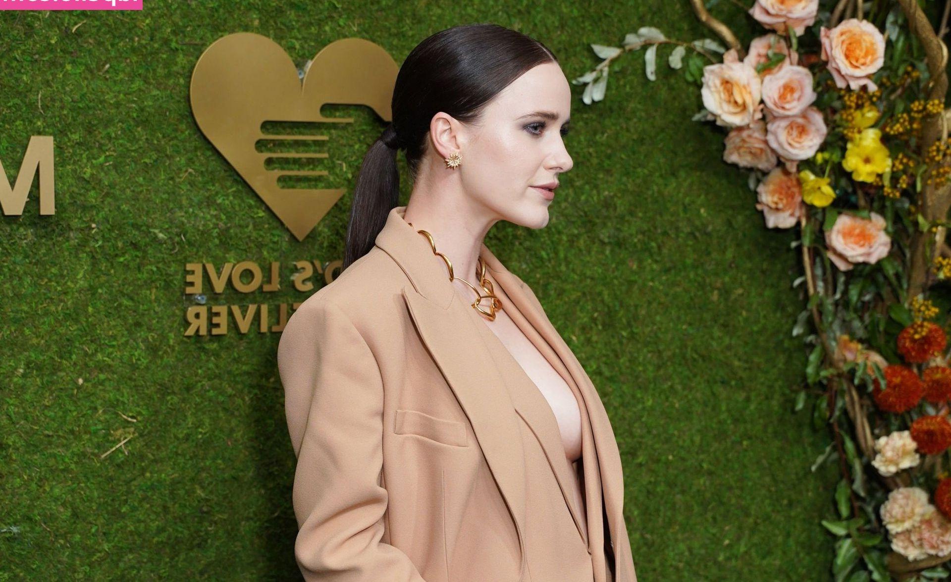 22P Rachel Brosnahan nude