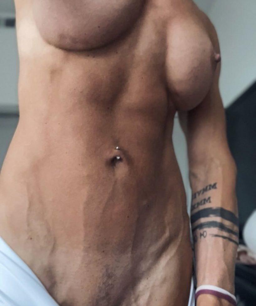 25P Fitnina nude