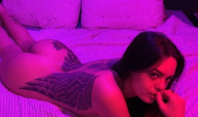 25P Maxine_Online nude
