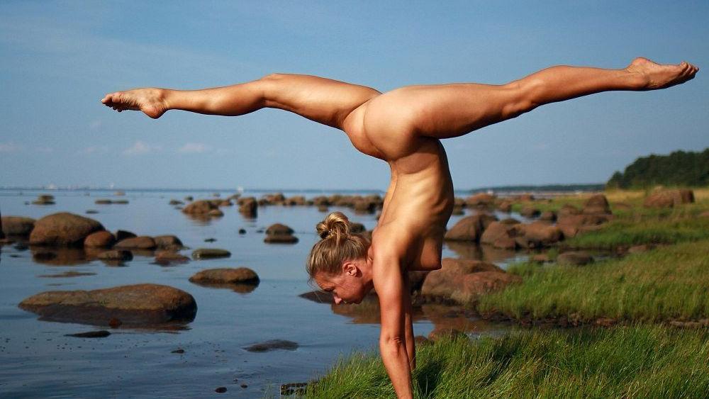 25P Anastasia Zavistovskaya nude