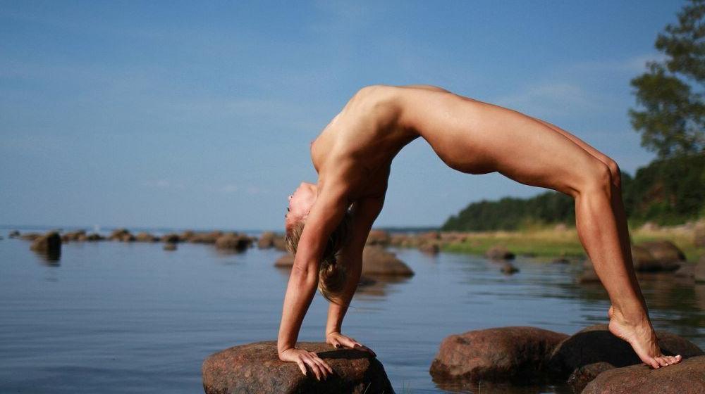 25P Anastasia Zavistovskaya nude