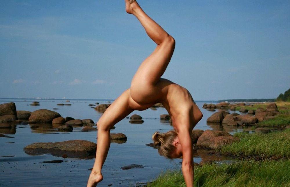 25P Anastasia Zavistovskaya nude