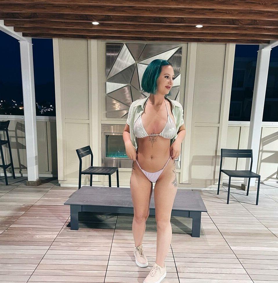 25P Megan Nicole nude