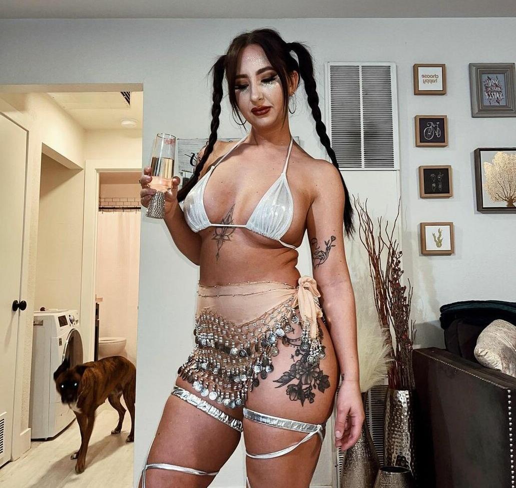 25P Megan Nicole nude