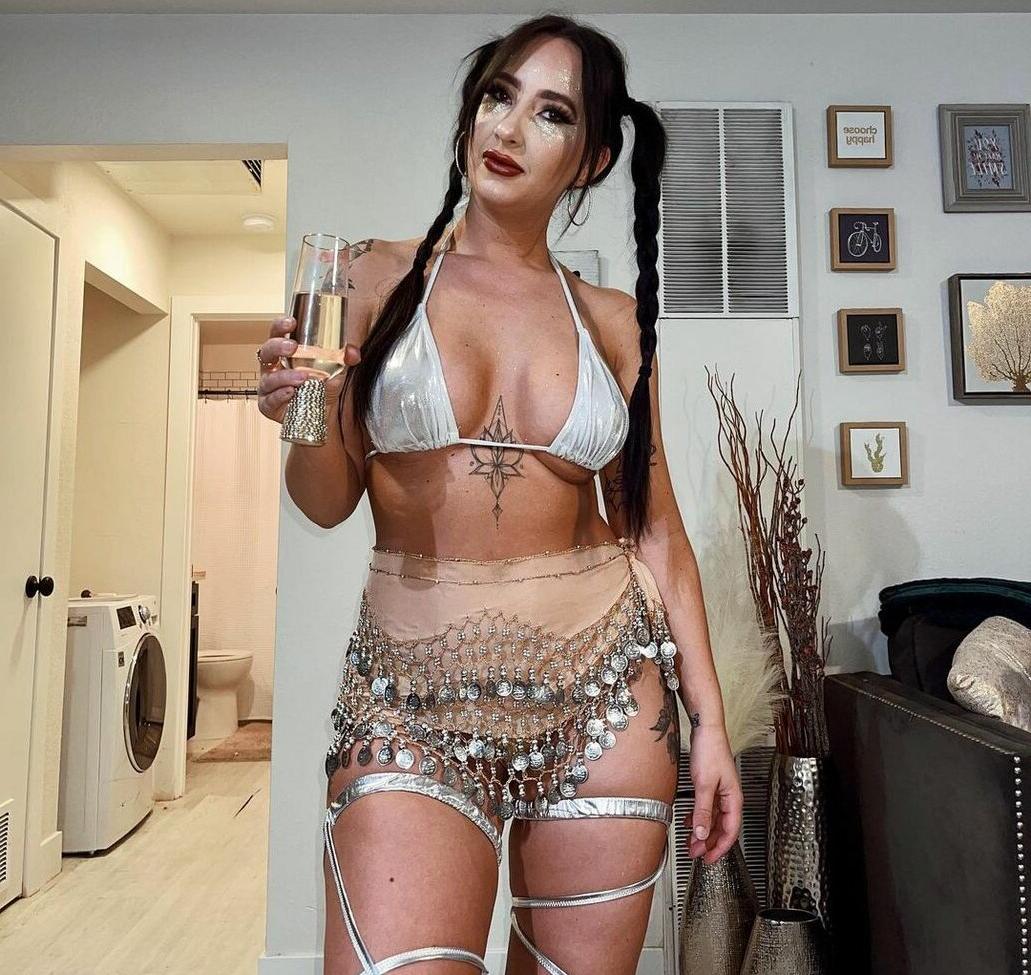25P Megan Nicole nude