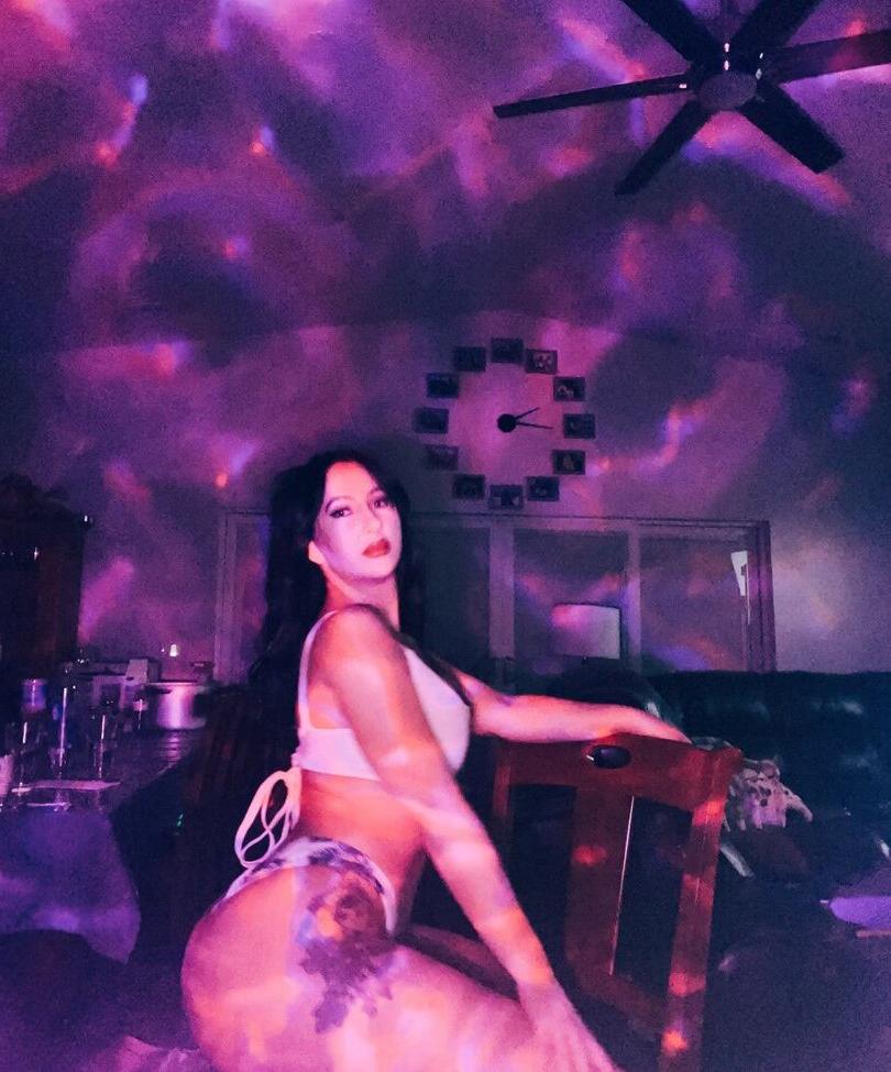 25P Megan Nicole nude
