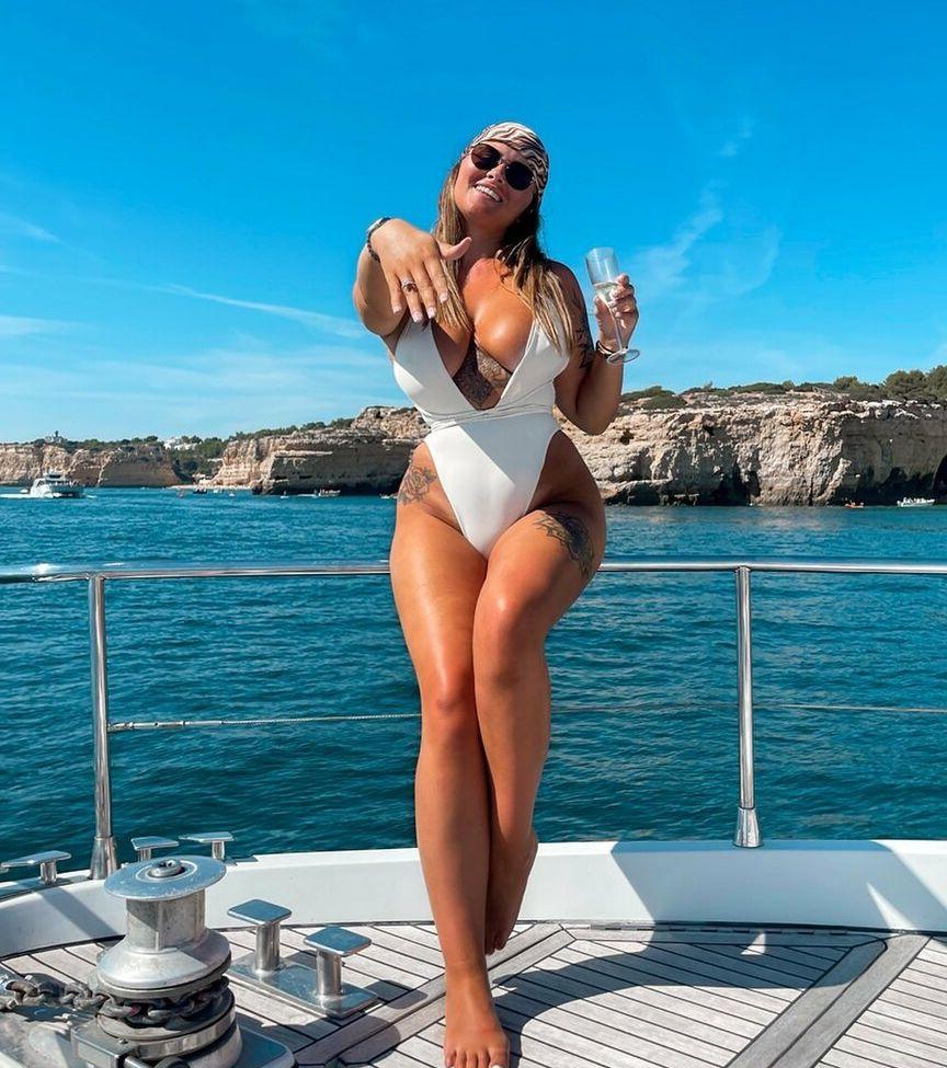 25P Beth Halsey nude