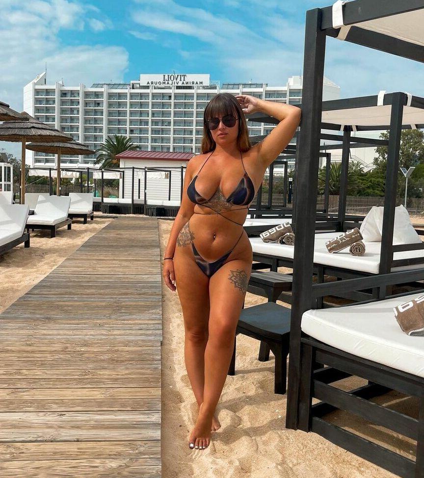 25P Beth Halsey nude