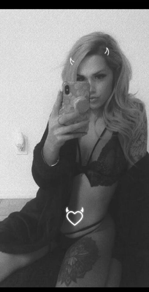 21P Senecamelea nude