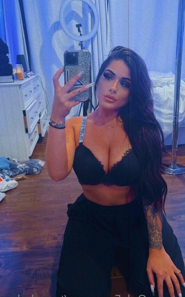 25P Taylor Stewart nude