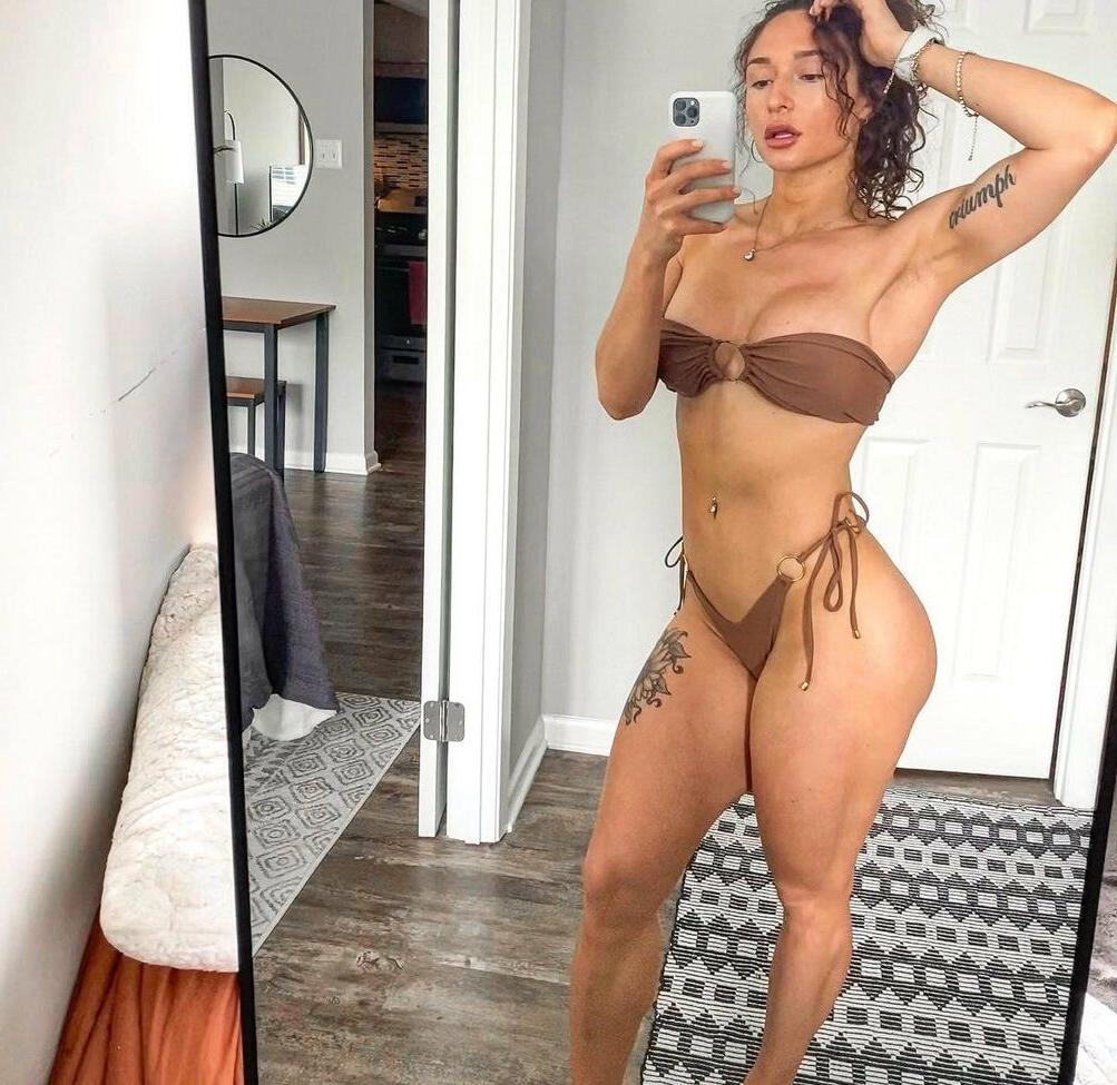 25P Taylor Stewart nude