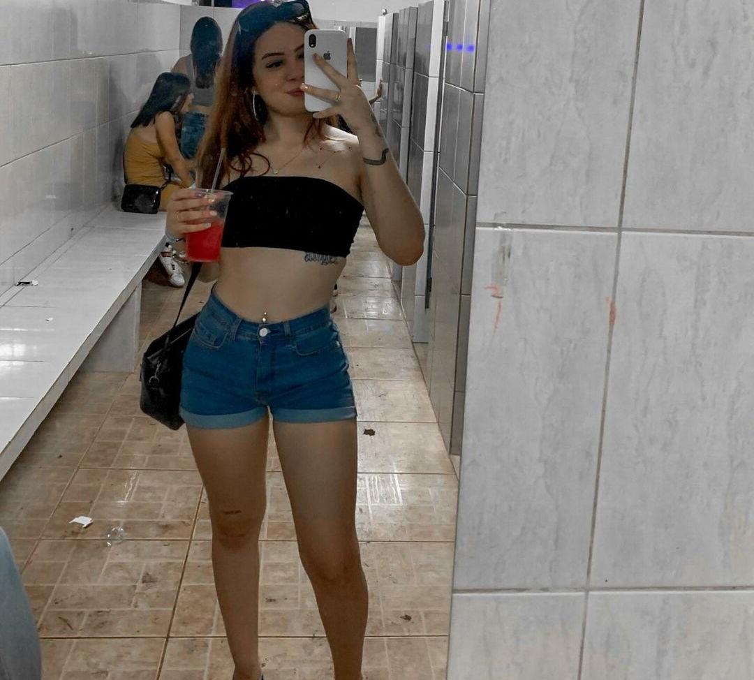 22P Karol Oliveira nude