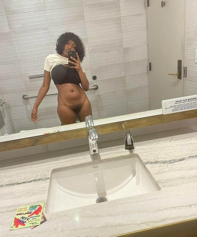 25P RivJones nude