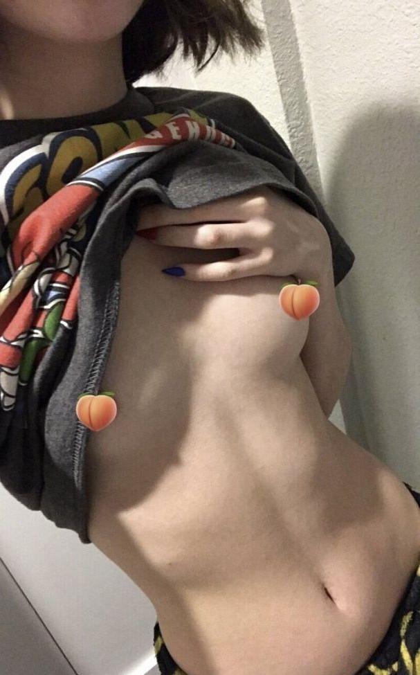 25P Dinkhoe nude