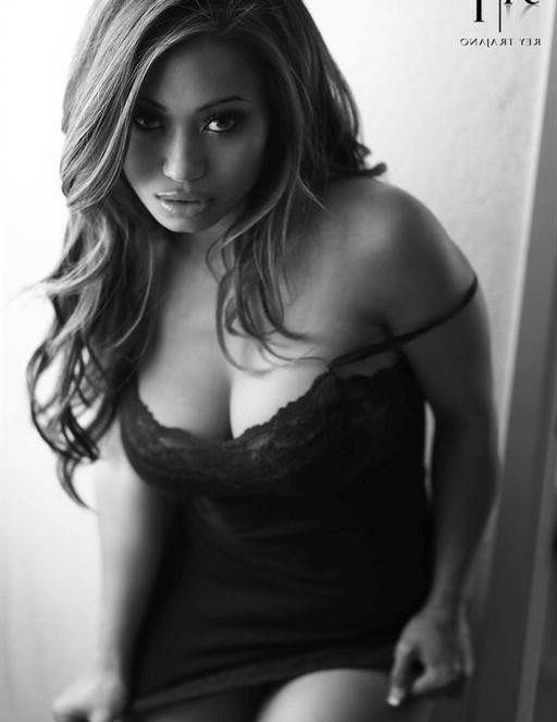 25P Jessica Lizama nude