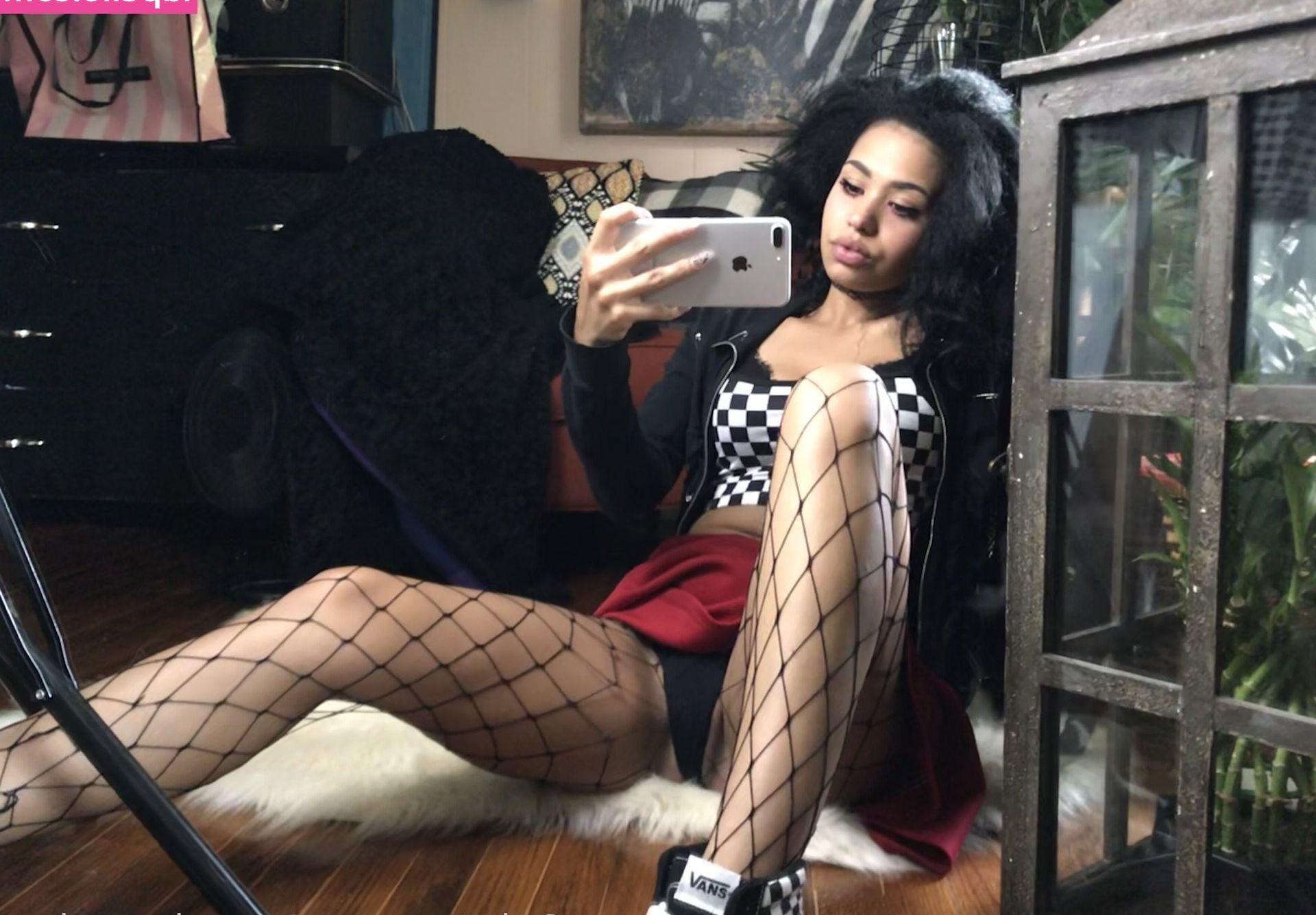 22P Sexualsuccubus nude