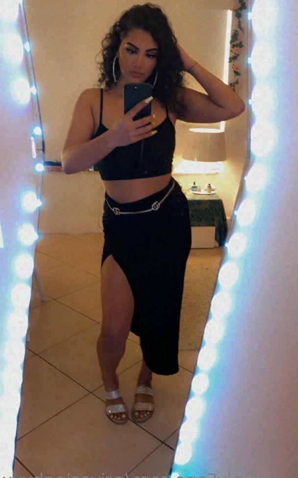22P Priya Singh nude