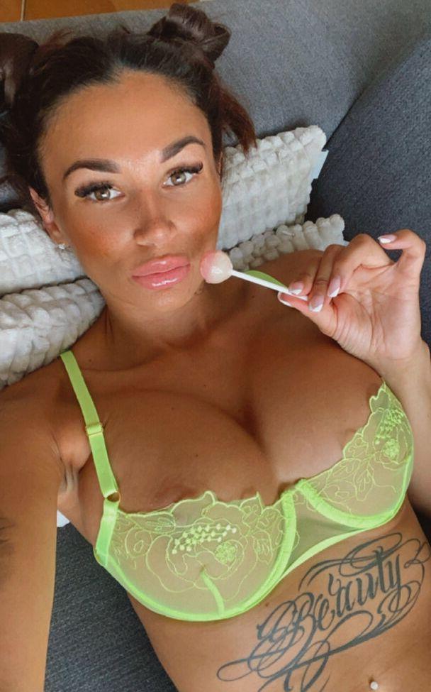 25P Meganbloomhot nude