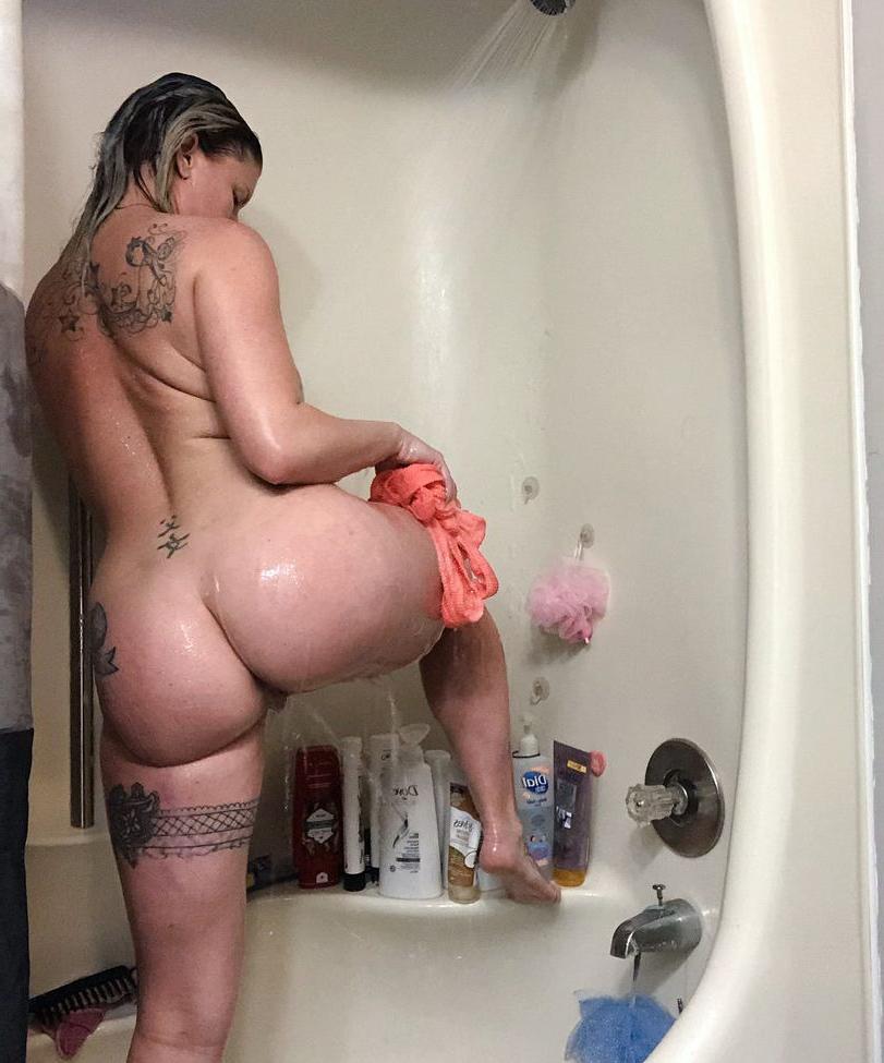 25P Karissa Baldwin nude
