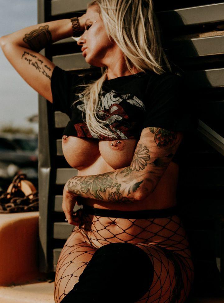25P Karissa Baldwin nude