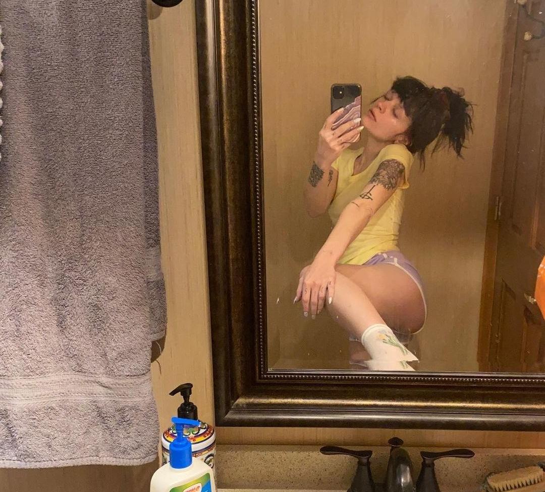 25P Bonnie Grace nude