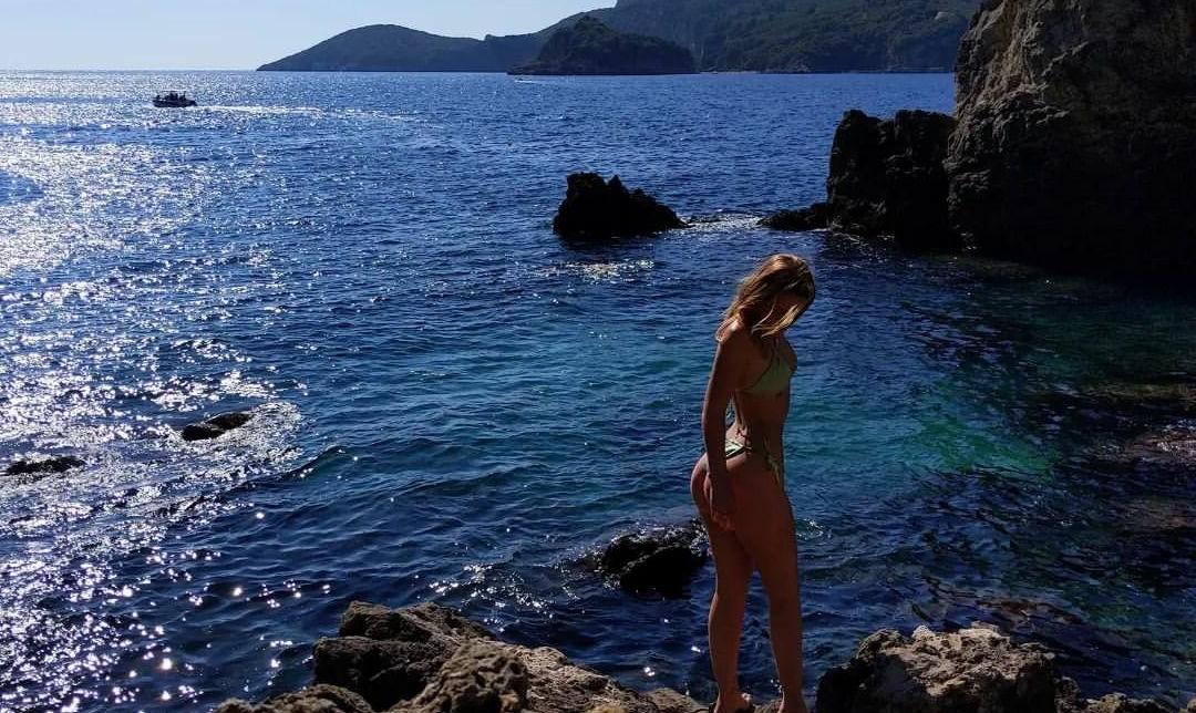 25P Sophie Pettifer nude