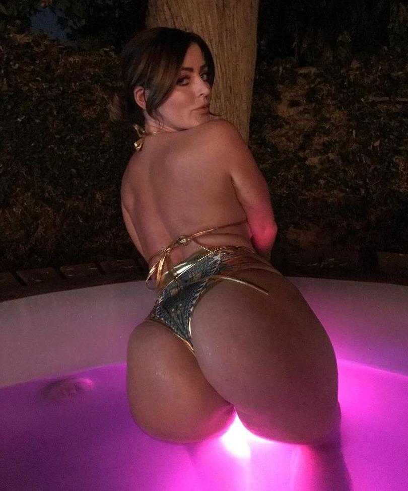 25P Sophiedeville.D nude