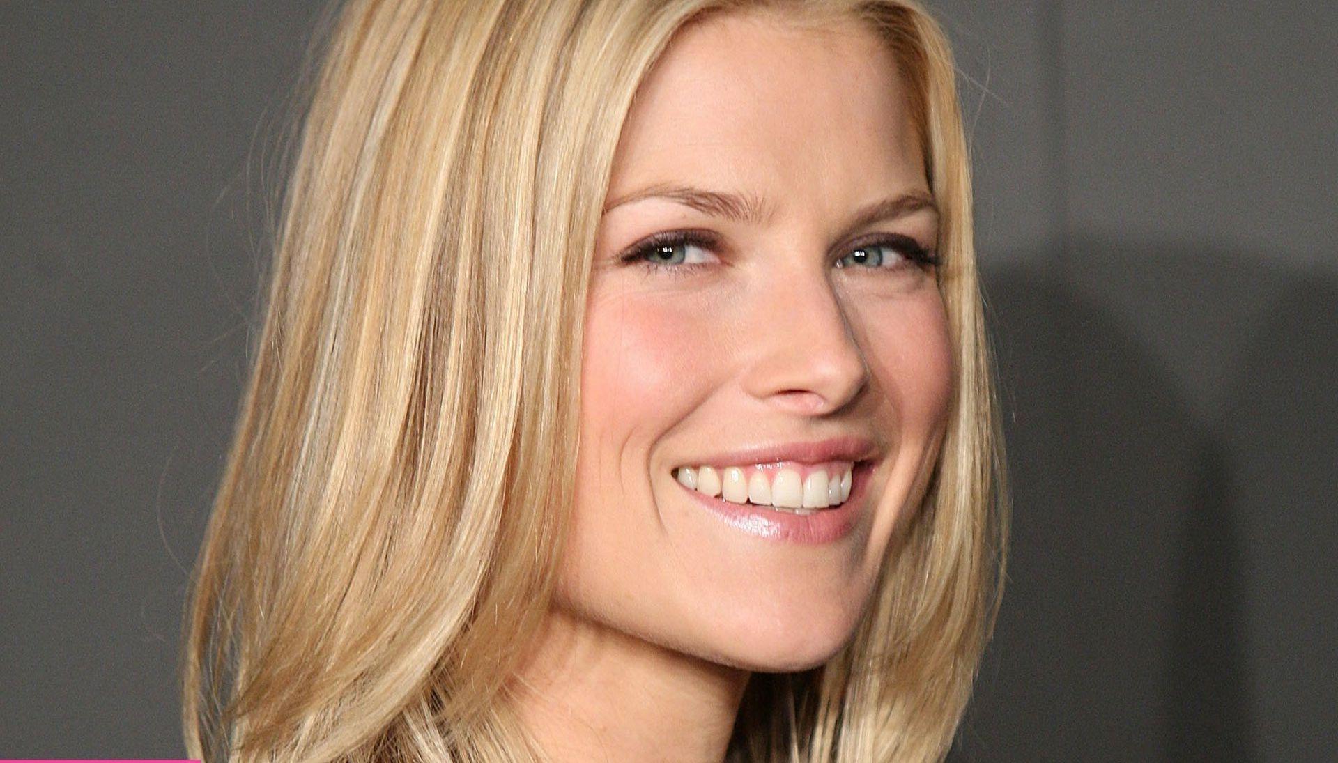25P Ali Larter nude