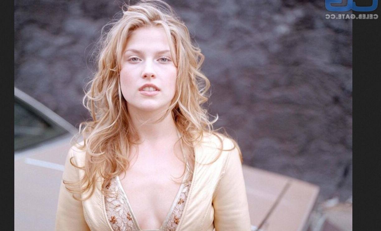 25P Ali Larter nude