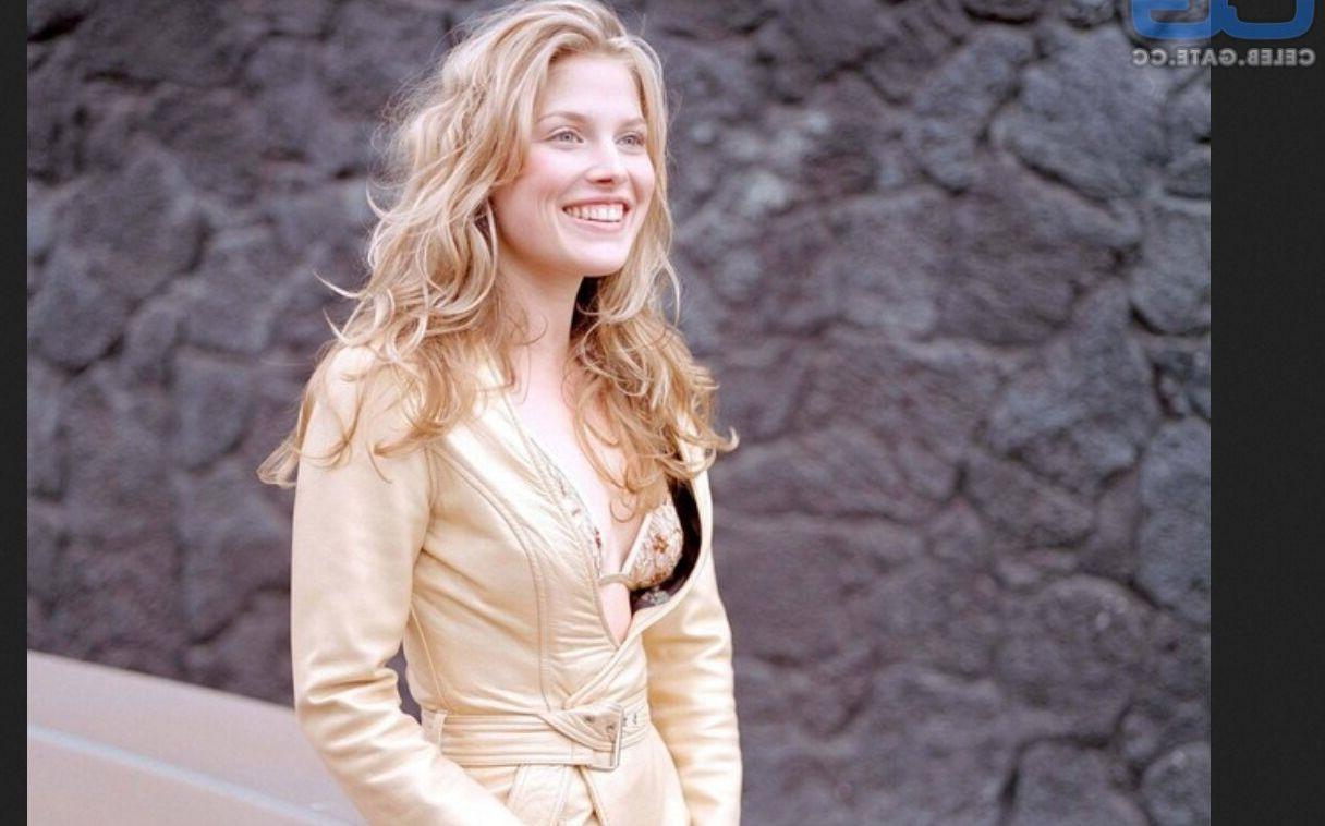 25P Ali Larter nude