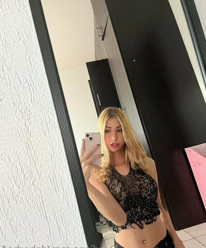 19P Deborha Zugueidy nude