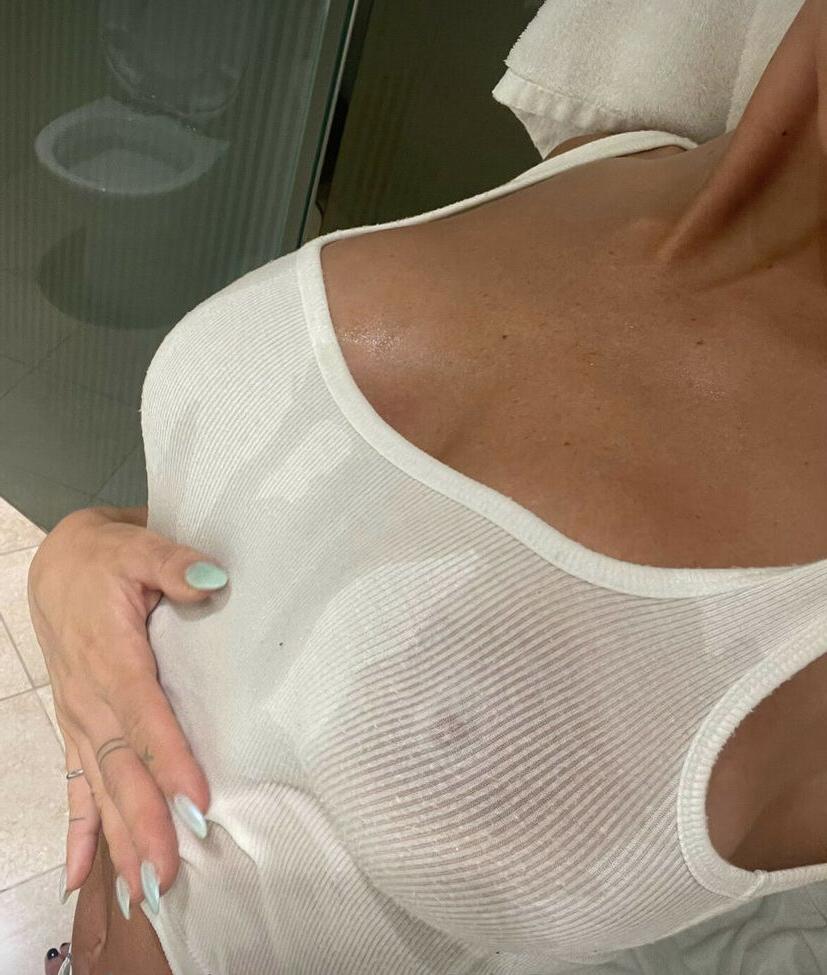 25P Paris Wycherley nude