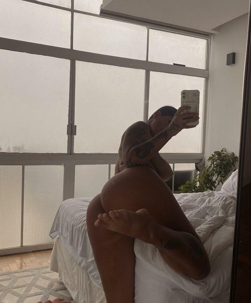 25P Julia Bhering nude