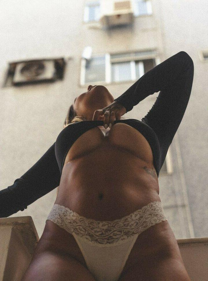 25P Julia Bhering nude