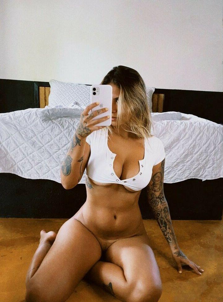 25P Julia Bhering nude