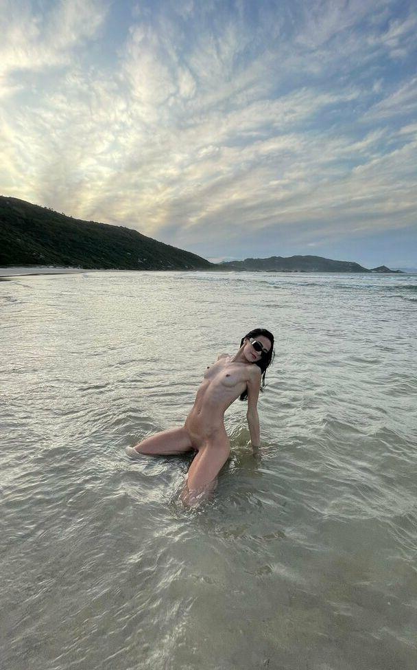 25P Alaiarosee nude