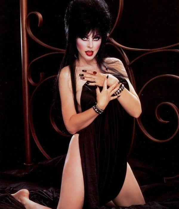 25P Cassandra Peterson nude
