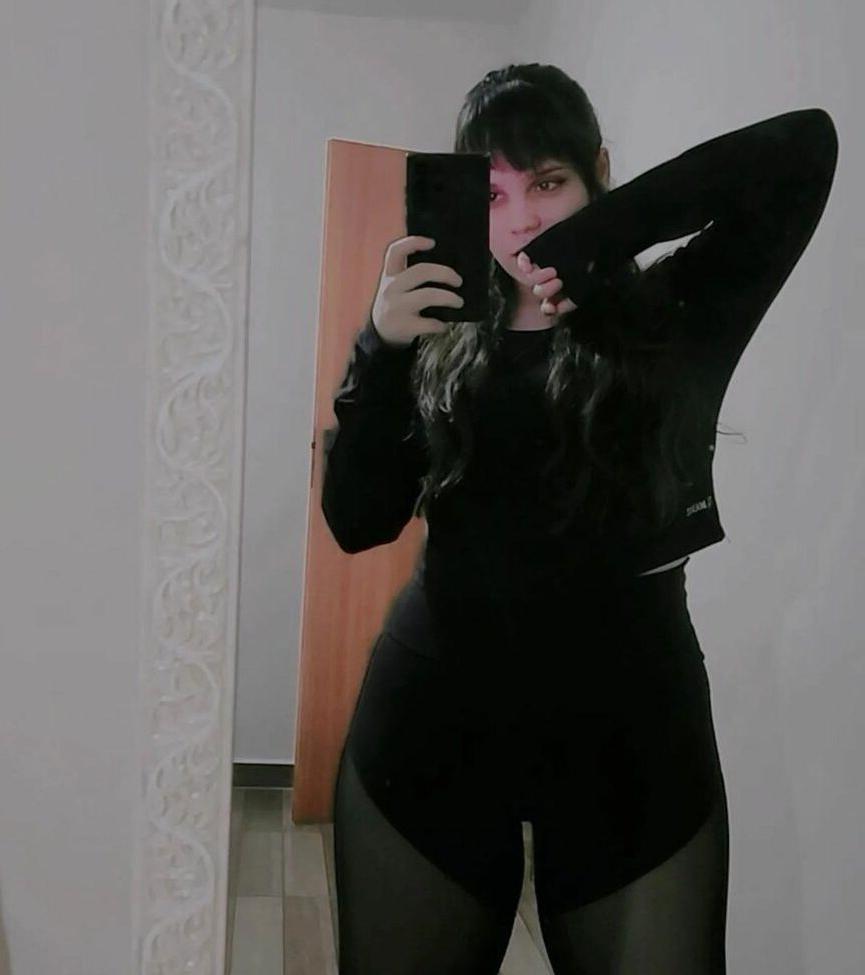 25P Laysa Meroto nude