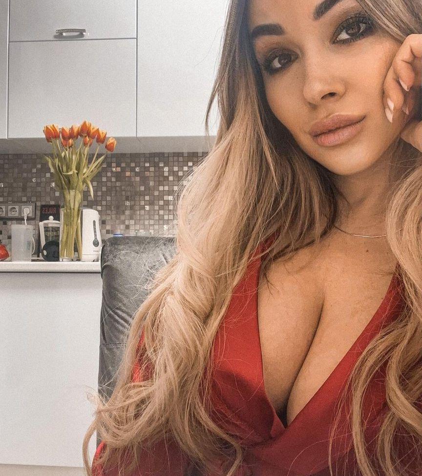 25P Anna Kostenko nude
