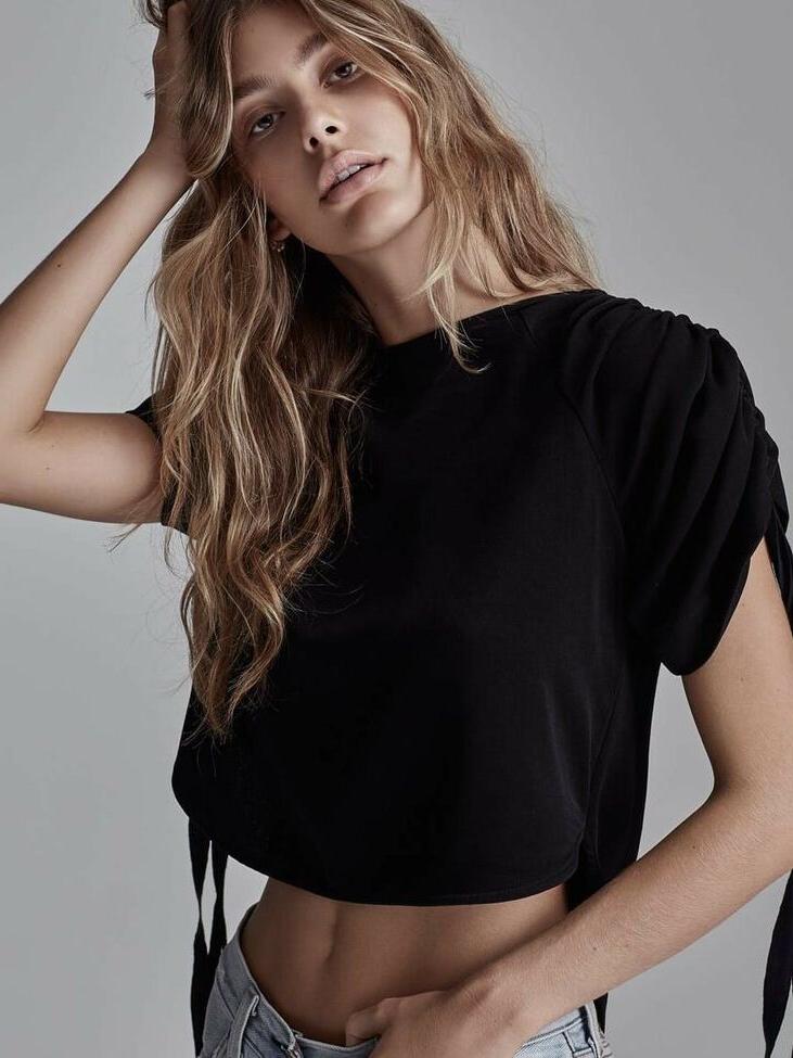 25P Camila Morrone nude