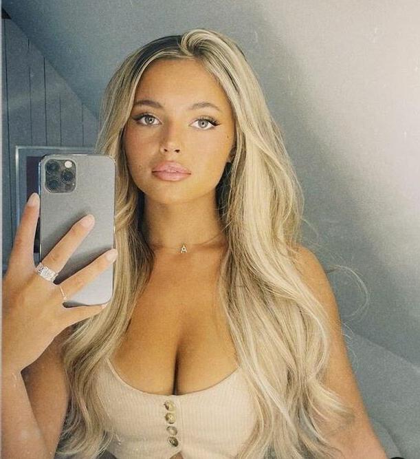 25P Alma Persson nude
