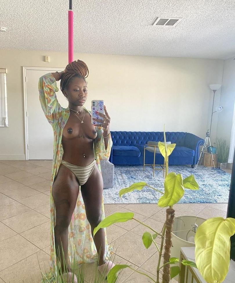 25P QueenFlexi nude