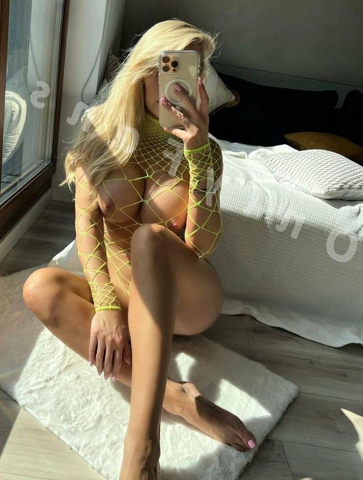 25P Noele Nathalia nude