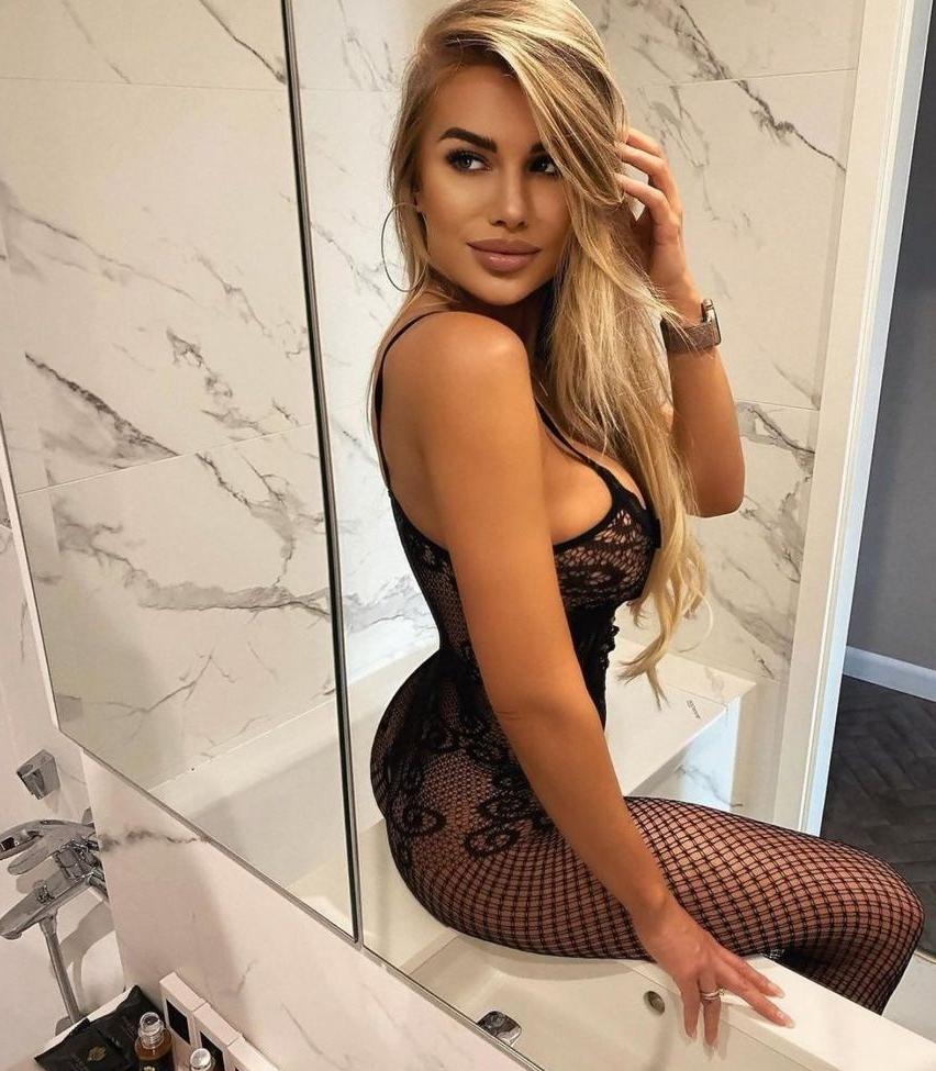 25P Noele Nathalia nude